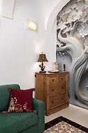 Classic APT with Internal Court Yard
