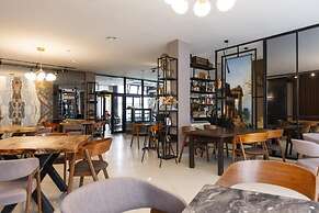 Denis Hotel