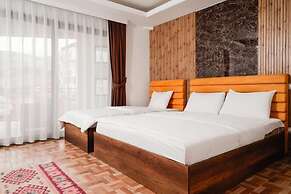 Denis Hotel