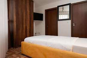 Denis Hotel