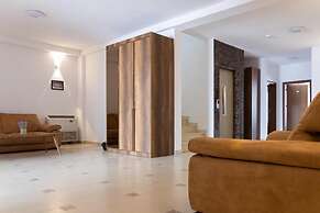 Denis Hotel