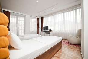 Denis Hotel