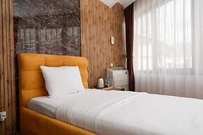 Denis Hotel
