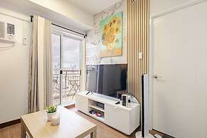 Stylish Condo - Cozy Urban Living