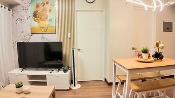 Stylish Condo - Cozy Urban Living
