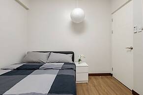 Stylish Condo - Cozy Urban Living