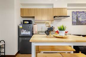Stylish Condo - Cozy Urban Living