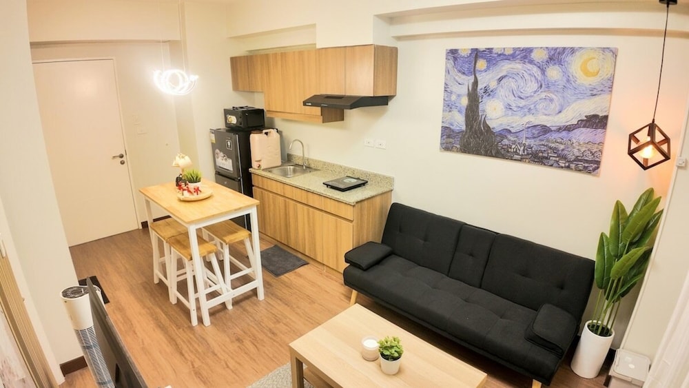 Stylish Condo - Cozy Urban Living