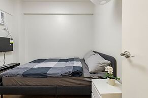 Stylish Condo - Cozy Urban Living