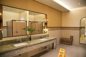 Stylish Condo - Cozy Urban Living