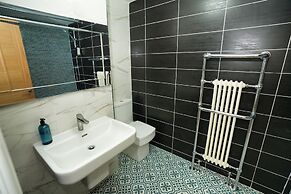 Silk Hotel