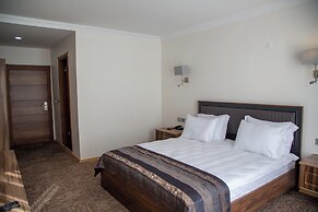 The Life Nest Hotel