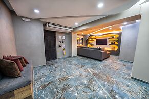6 Bedroom Apartment with Massive Jacuzzi