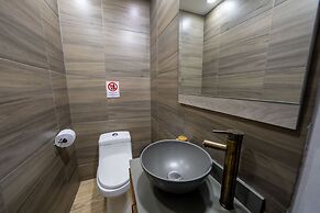 6 Bedroom Apartment with Massive Jacuzzi