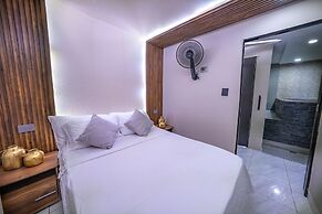 6 Bedroom Apartment with Massive Jacuzzi