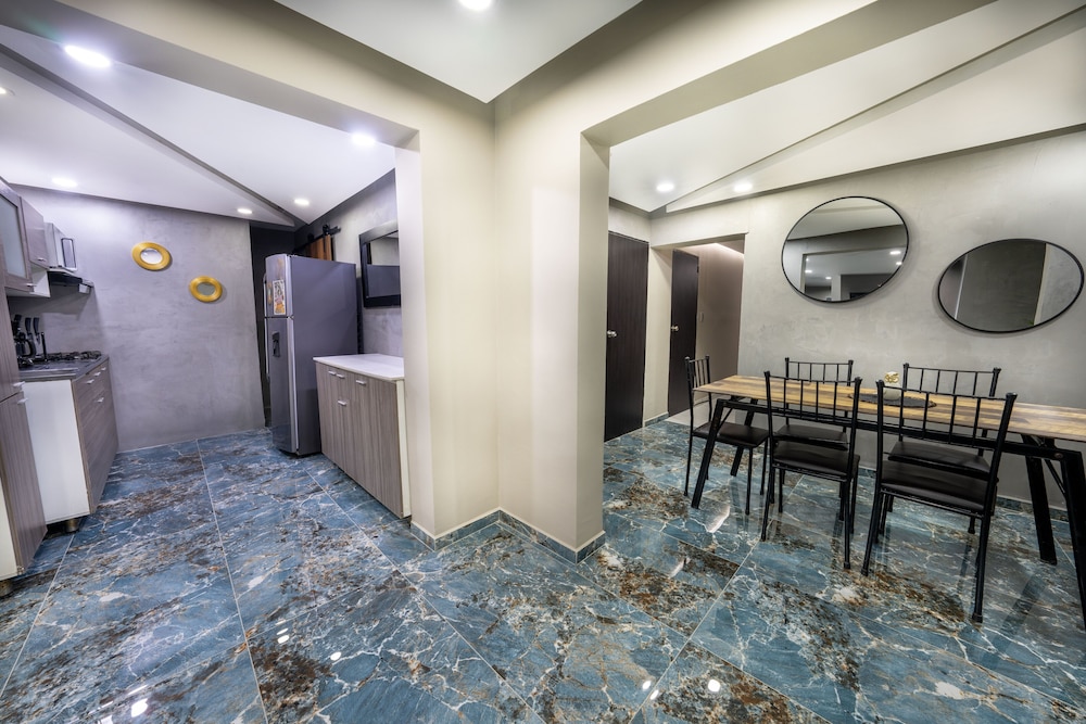 6 Bedroom Apartment with Massive Jacuzzi
