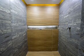 6 Bedroom Apartment with Massive Jacuzzi