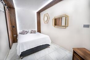 6 Bedroom Apartment with Massive Jacuzzi