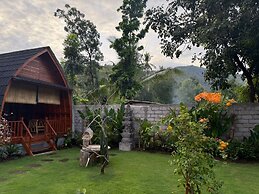 Qchen Cuan Cabin Amed