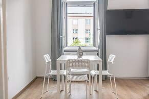 Cozy 2BR Stay Near AKH With WiFi