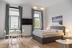 Cozy 2BR Stay Near AKH With WiFi
