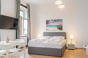 Cozy 2BR Stay Near AKH With WiFi