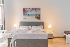 Cozy 2BR Stay Near AKH With WiFi