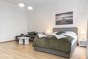 Cozy 2BR Stay Near AKH With WiFi