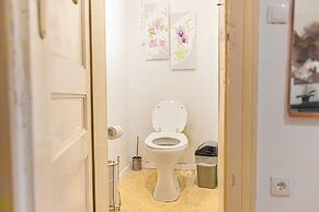 Quick Center Access 2BR Apt For Groups