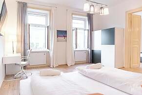 Quick Center Access 2BR Apt For Groups