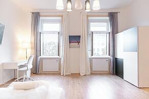 Quick Center Access 2BR Apt For Groups