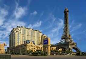 Paiza Lofts at Parisian