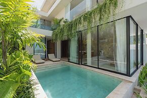Beyond Villas Seashell by Alfred in Bali
