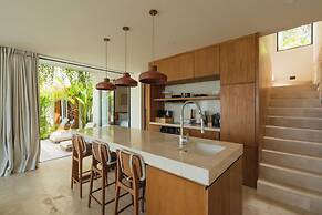 Beyond Villas Seashell by Alfred in Bali