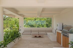 Beyond Villas Seashell by Alfred in Bali