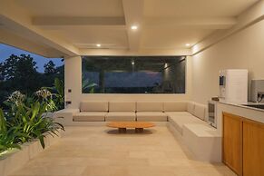 Beyond Villas Seashell by Alfred in Bali