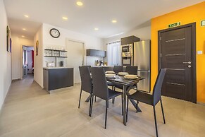 Chic Modern Stay with Private Terrace