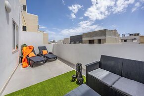 Chic Modern Stay with Private Terrace