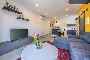 Chic Modern Stay with Private Terrace