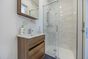 Chic Modern Stay with Private Terrace