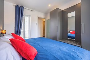 Chic Modern Stay with Private Terrace