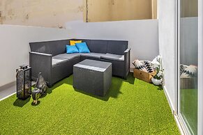 Chic Modern Stay with Private Terrace