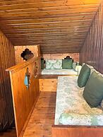 Renovated Mountain View Apartment