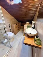 Renovated Mountain View Apartment