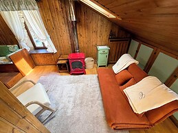 Renovated Mountain View Apartment