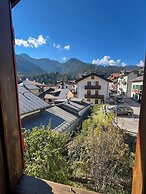 Renovated Mountain View Apartment