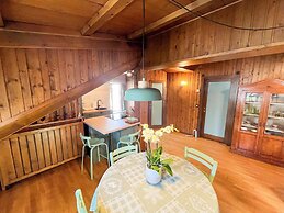 Renovated Mountain View Apartment