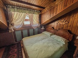Renovated Mountain View Apartment