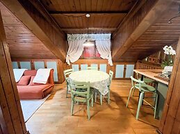 Renovated Mountain View Apartment