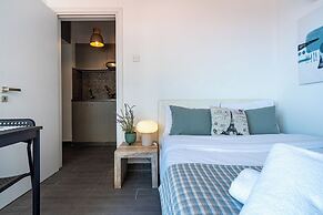 Burst - Chic Studio & Balcony in Larnaca